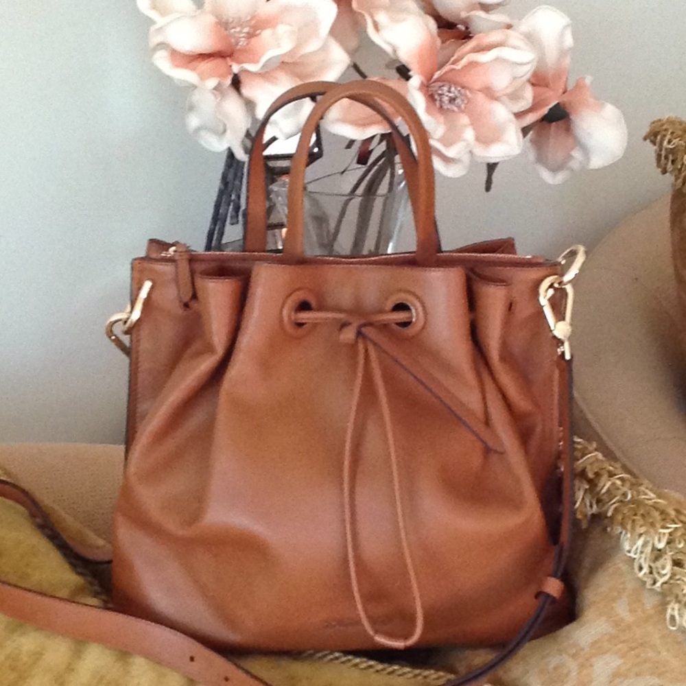 🍂🔴🍂 Cole Haan - Grand Series Leather Bucket Bag